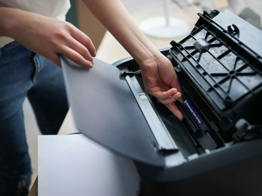 Dlaczego drukarka drukuje na zielono? Oto przyczyny i rozwiązania Dlaczego drukarka drukuje na zielono? Oto przyczyny i rozwiązania