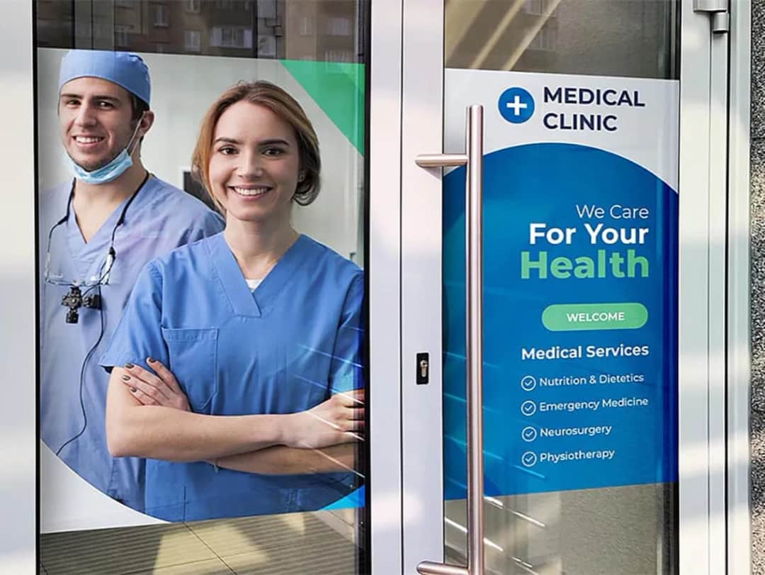 Ceny druku na folii samoprzylepnej - jak uniknąć wysokich kosztów?