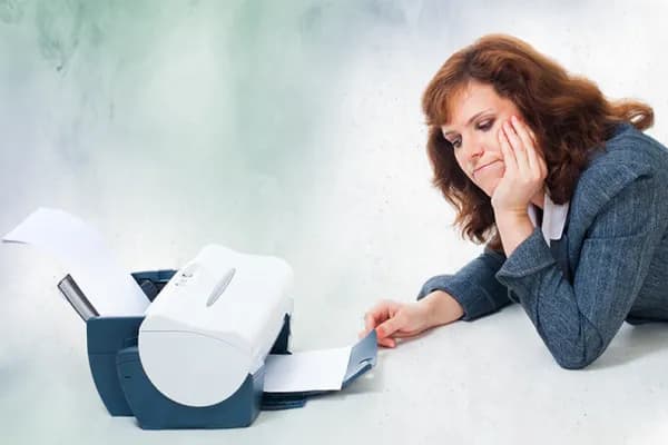 Dlaczego drukarka drukuje co drugą linijkę i jak to naprawić