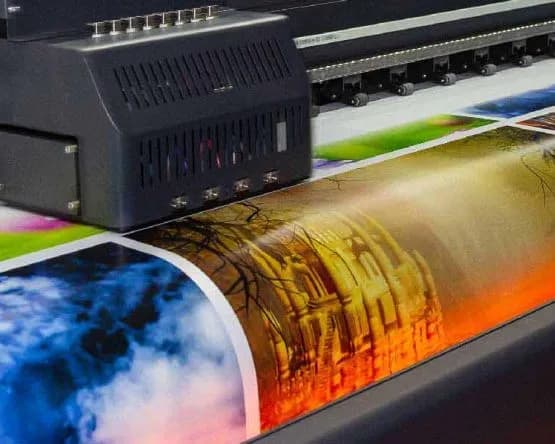 Czym jest drukarnia fleksograficzna i jak wpływa na branżę opakowań