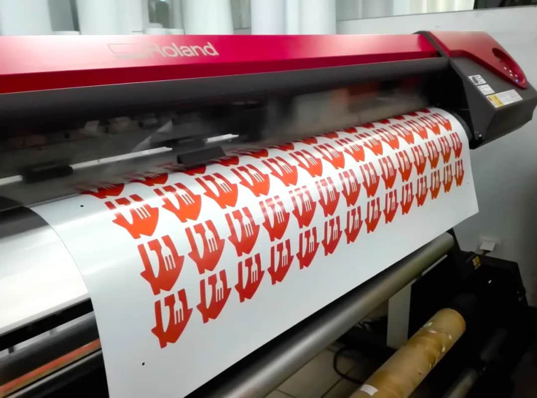 Najlepszy druk na folii samoprzylepnej w Katowicach - wybierz idealne wykończenie