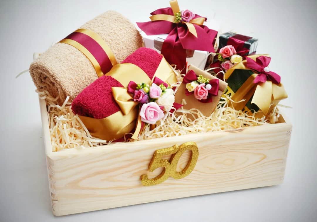Najlepsze pomysły na prezent na 50 lecie ślubu, które wzruszą