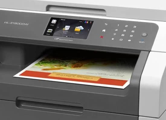 Czy drukarka laserowa drukuje w kolorze? Odkryj jej możliwości!